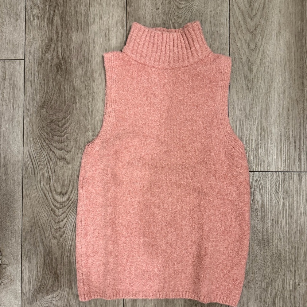 Express Sleeveless Turtleneck Sweater Vest in Dusty Pink